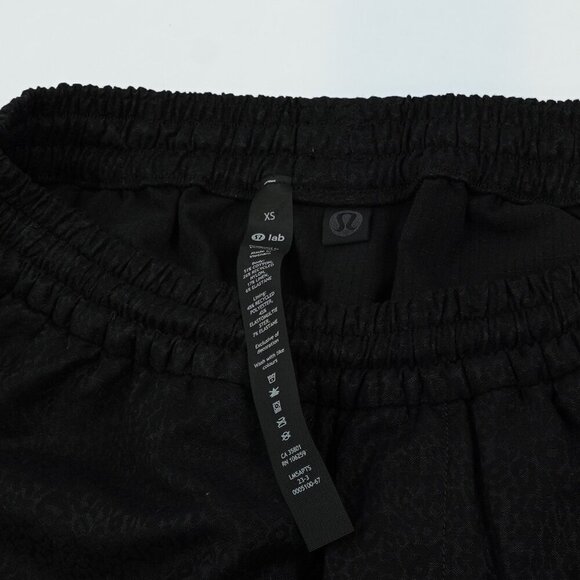 lululemon Lab Jacquard Relaxed Tapered Pant 27" - Leopardo Jacquard Black - XS - Picture 6 of 8